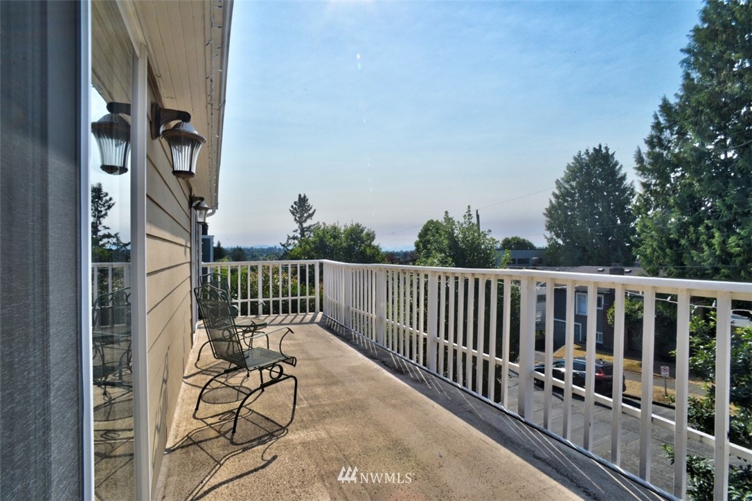 902 North 76th Street Seattle, WA 98103 - Photo 14 of 28