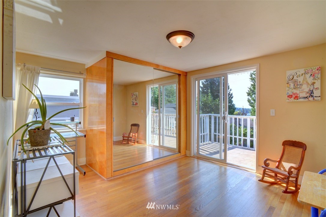 902 North 76th Street Seattle, WA 98103 - Photo 17 of 28