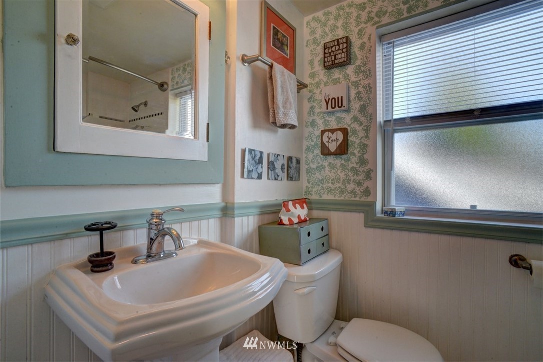 902 North 76th Street Seattle, WA 98103 - Photo 19 of 28