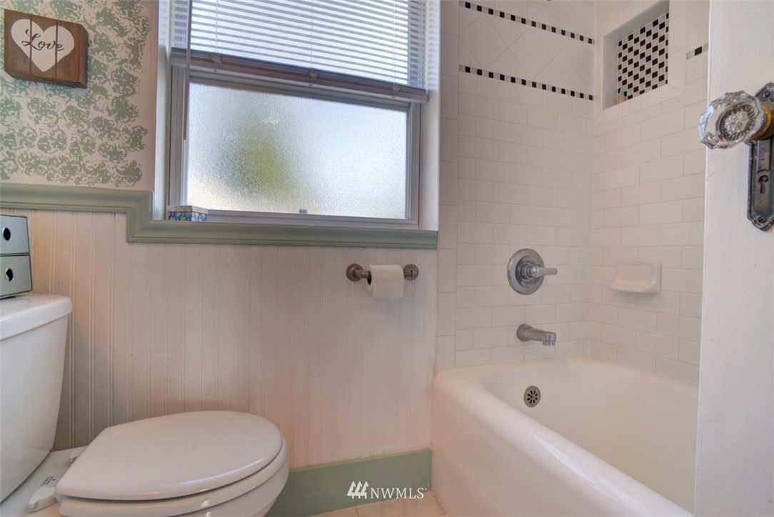 902 North 76th Street Seattle, WA 98103 - Photo 20 of 28