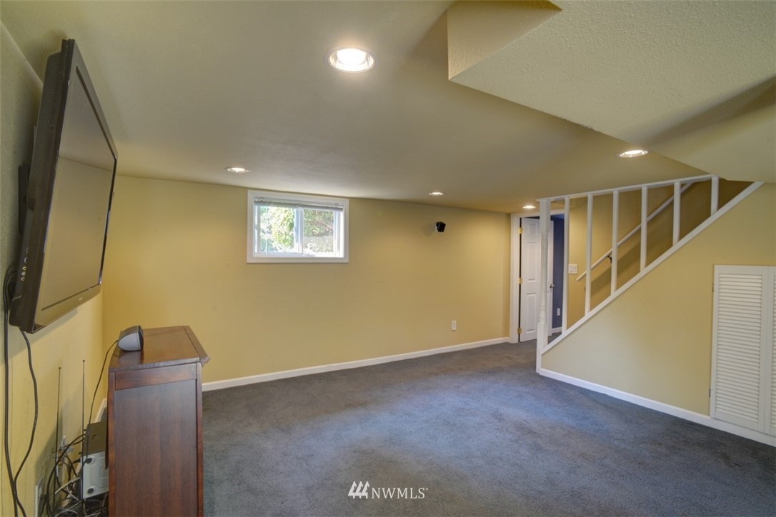 902 North 76th Street Seattle, WA 98103 - Photo 21 of 28