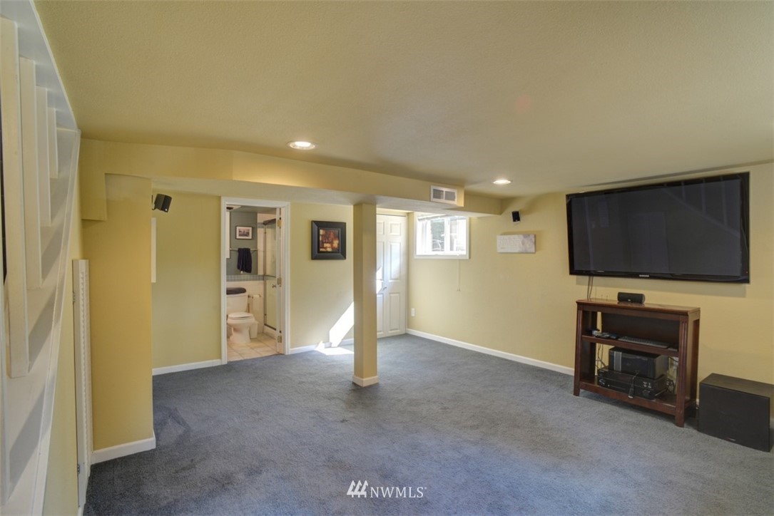 902 North 76th Street Seattle, WA 98103 - Photo 22 of 28