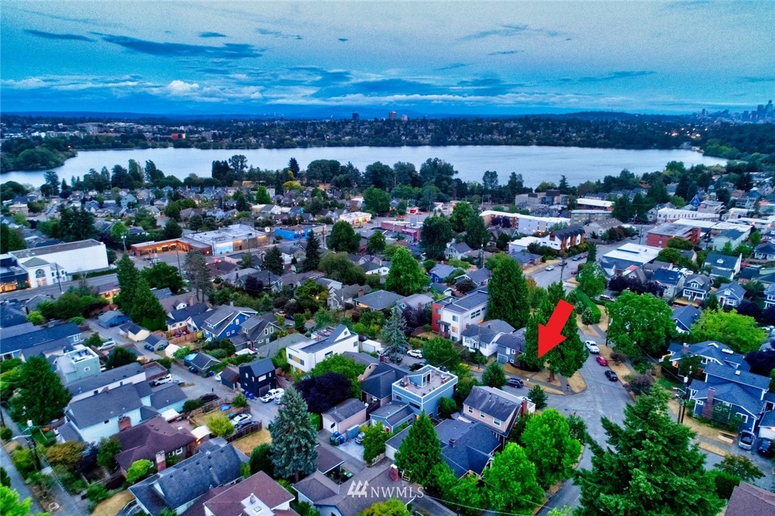 902 North 76th Street Seattle, WA 98103 - Photo 4 of 28