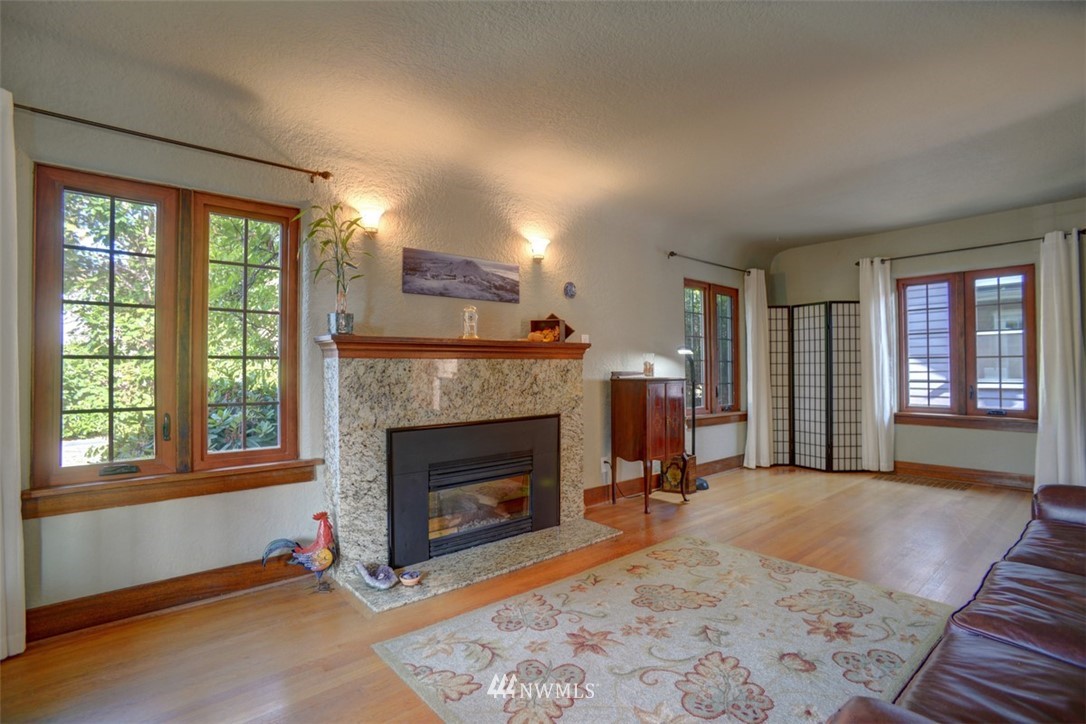 902 North 76th Street Seattle, WA 98103 - Photo 5 of 28