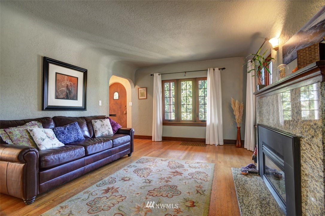902 North 76th Street Seattle, WA 98103 - Photo 6 of 28