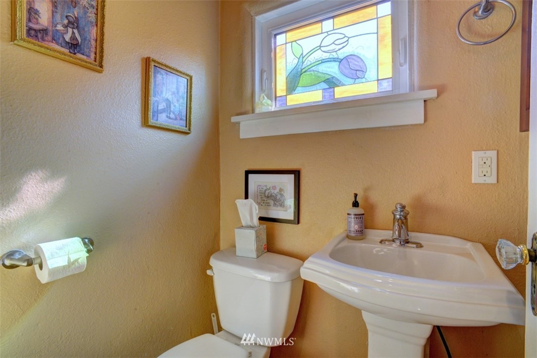 902 North 76th Street Seattle, WA 98103 - Photo 10 of 28