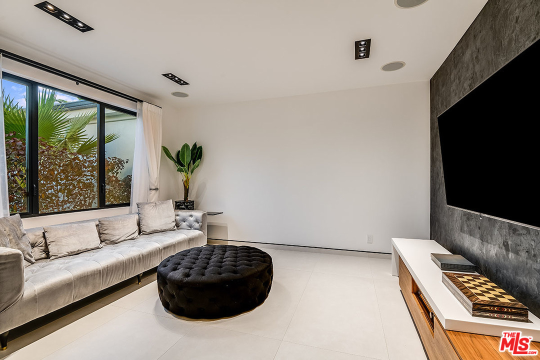 25879 Chalmers Place Calabasas, CA 91302 - Photo 12 of 54