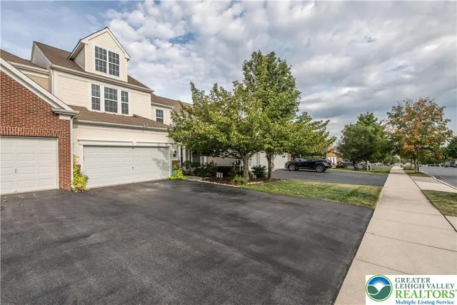 $425,000 | 1871 Emerald Drive, Orefield, PA 18069