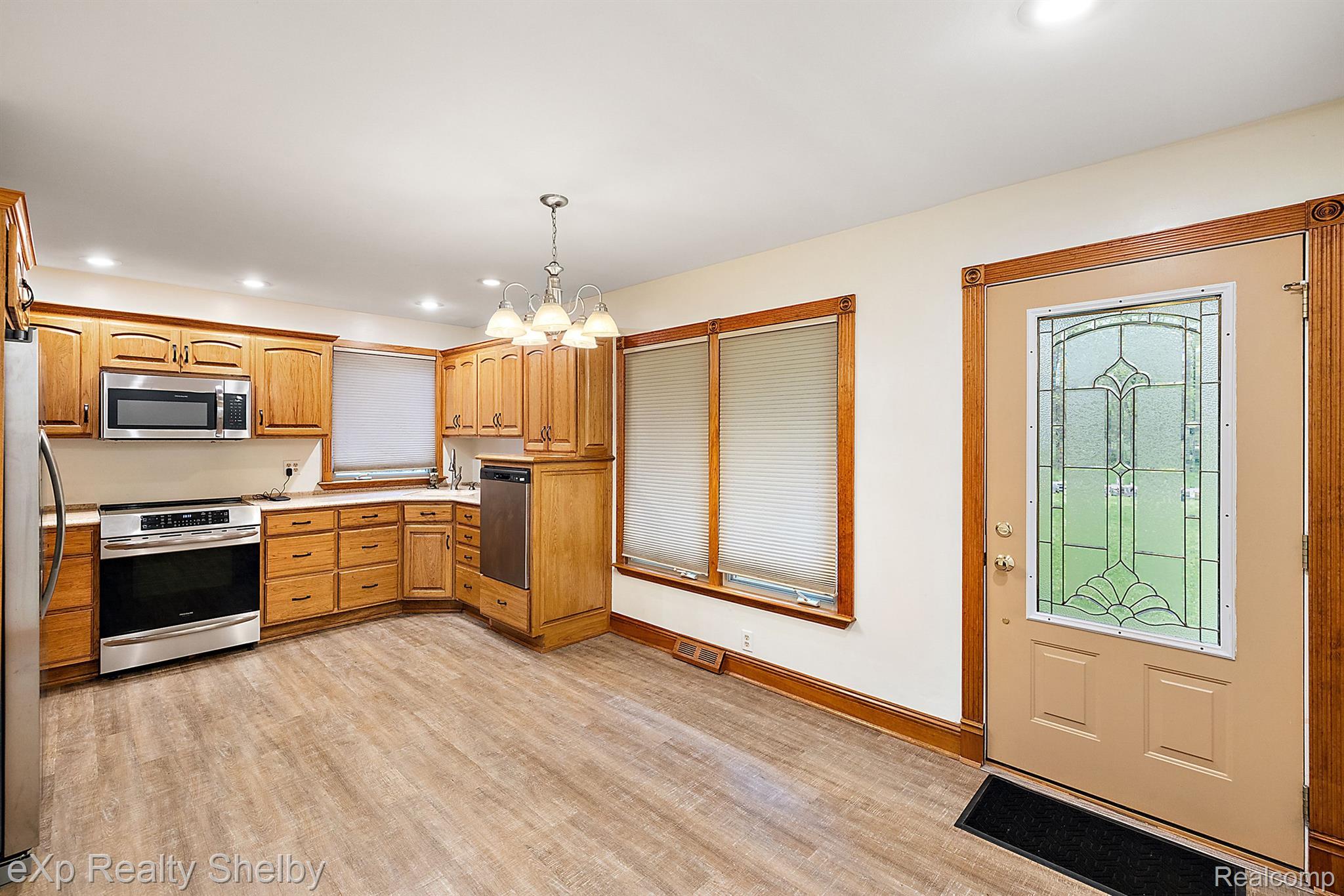 8446 Allen Road Clarkston, MI 48348 - Photo 13 of 38