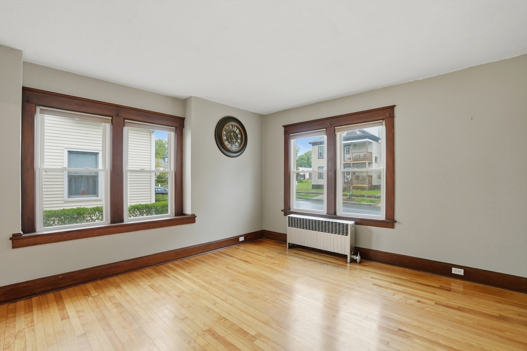 8 Carver Street Worcester, MA 01604 - Photo 8 of 28