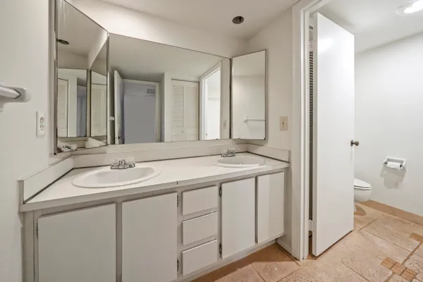 $2,200 | 262 Woodland Road, Palm Springs, FL 33461