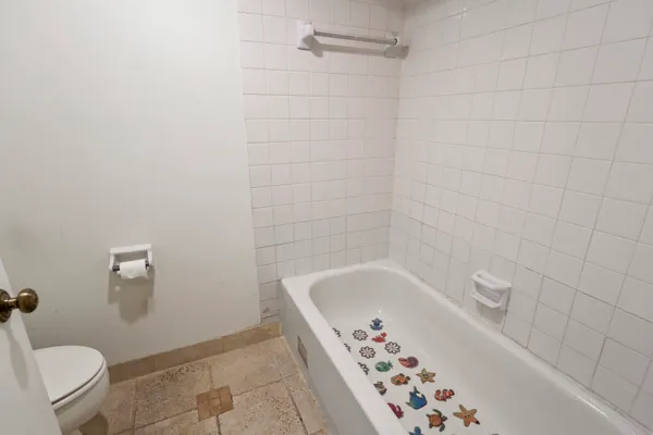 $2,200 | 262 Woodland Road, Palm Springs, FL 33461