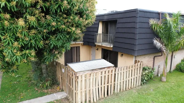 $2,200 | 262 Woodland Road, Palm Springs, FL 33461