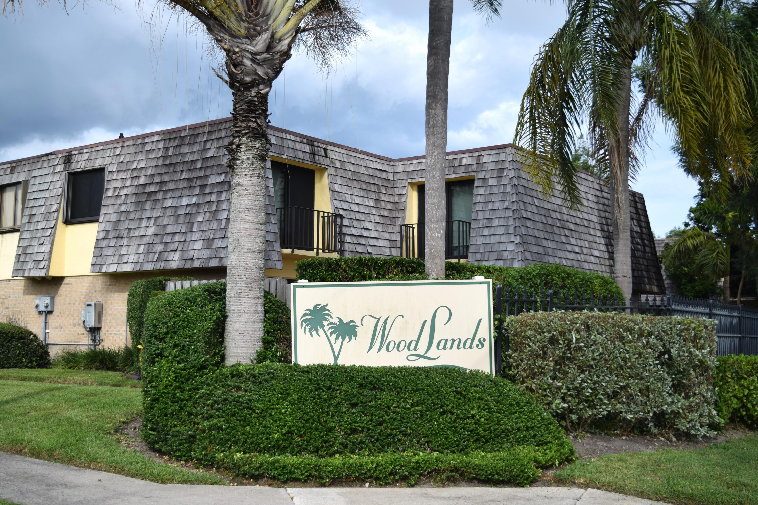 262 Woodland Road Palm Springs, FL 33461 - Photo 5 of 15 COMMUNITY