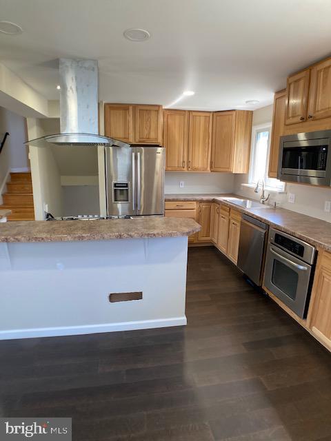 9 Rondon Avenue Berlin, NJ 08009 - Photo 12 of 36 Kitchen island with bar