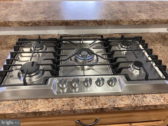 9 Rondon Avenue Berlin, NJ 08009 - Photo 14 of 36 New 5 burner gas cooktop on island
