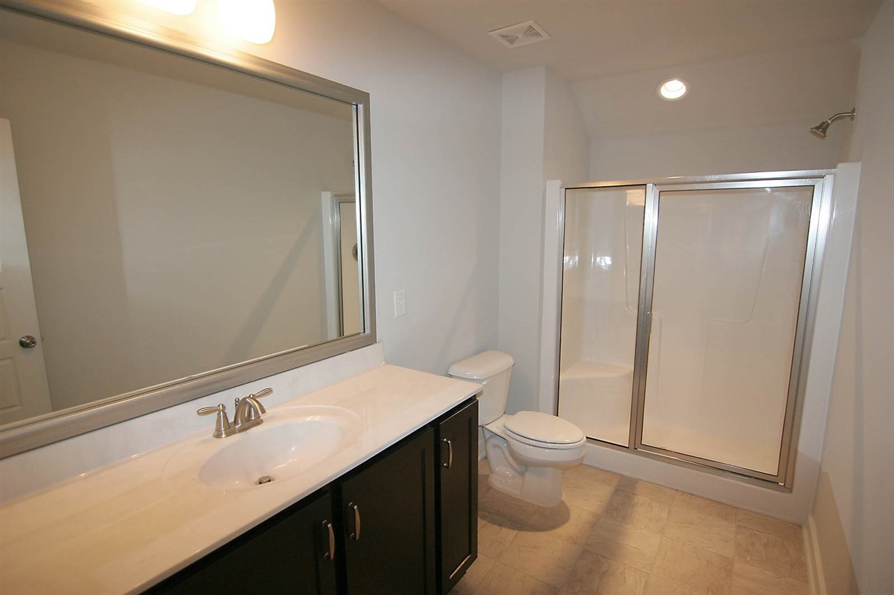 7816 Allscott Way Raleigh, NC 27612 - Photo 17 of 22 3rd Fl. Full Bath/Spa