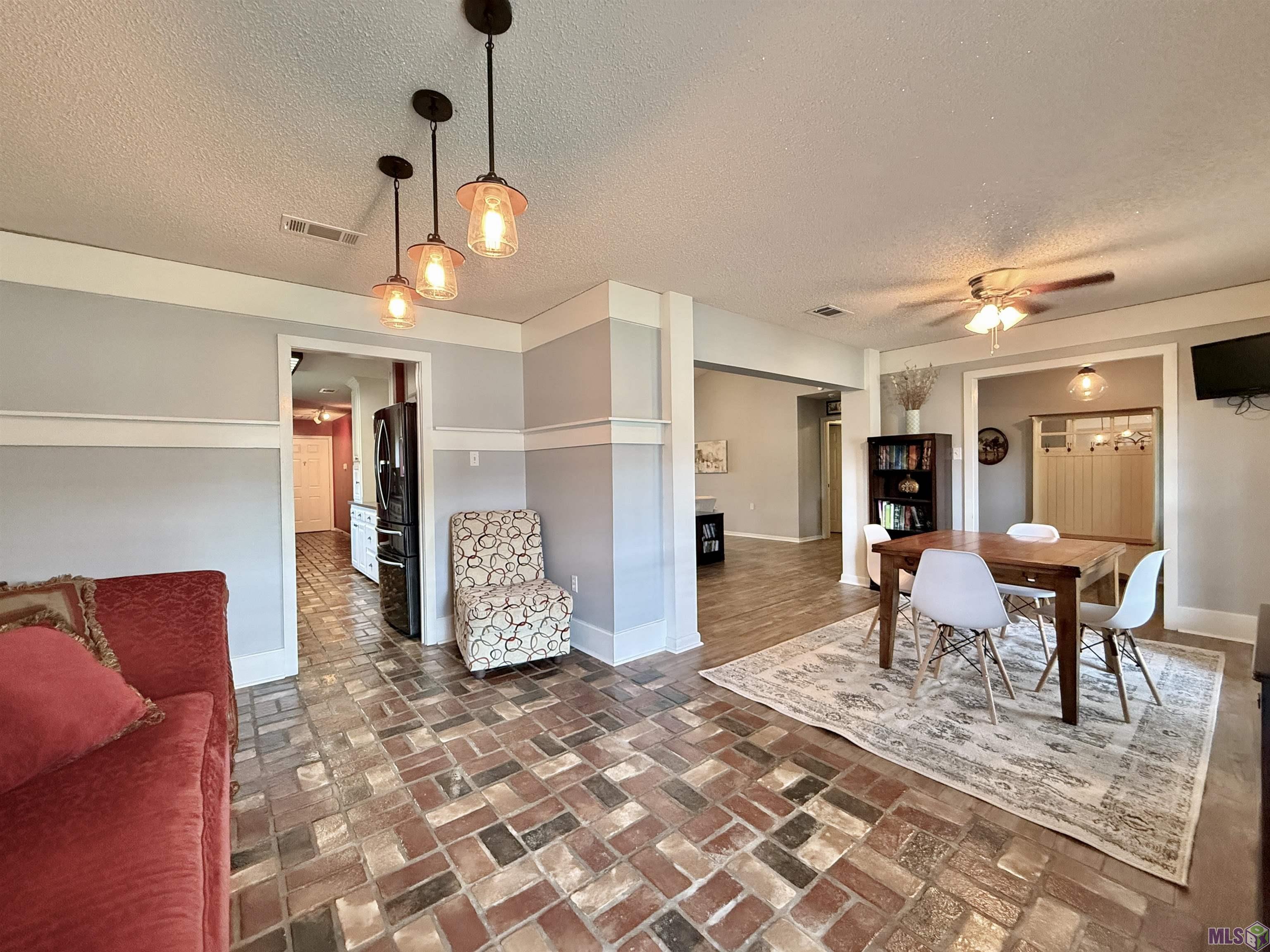 2428 Riverside Drive Port Allen, LA 70767 - Photo 11 of 32 Gallery Image 11