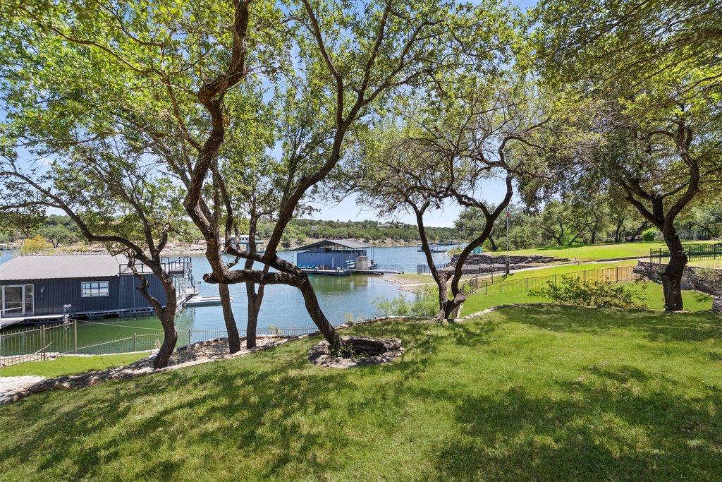 909 Brooks Hollow Road Lakeway, TX 78734 - Photo 34 of 40 Gallery Image 34