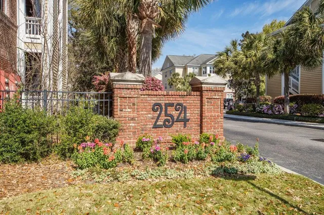 $2,275 | 300 Bucksley Lane, Unit 106, Charleston, SC 29492