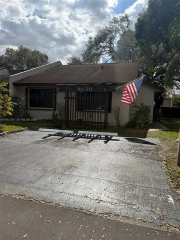 $2,700 | 9850 Northwest 15th Court, Unit 9850, Pembroke Pines, FL 33024