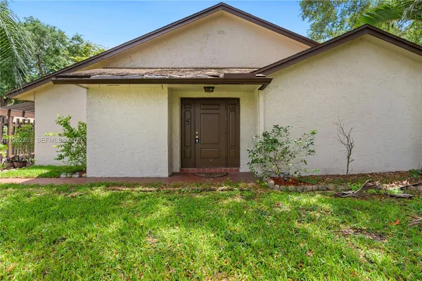 $2,500 | 9850 Northwest 15th Court, Unit 9850, Pembroke Pines, FL 33024