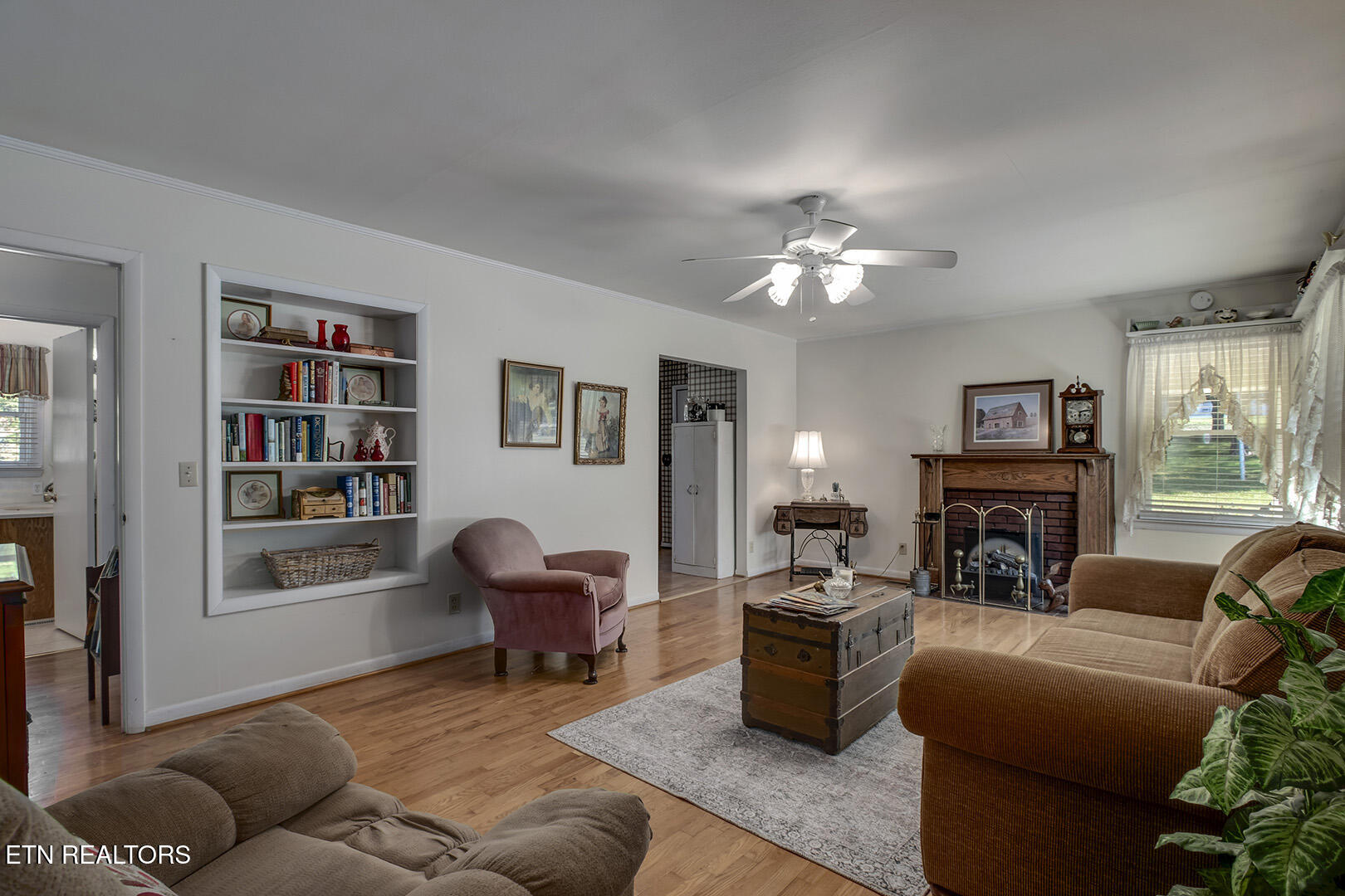 118 Cedar Drive Southeast Decatur, TN 37322 - Photo 6 of 36 06_CedarCircle_118_Living01