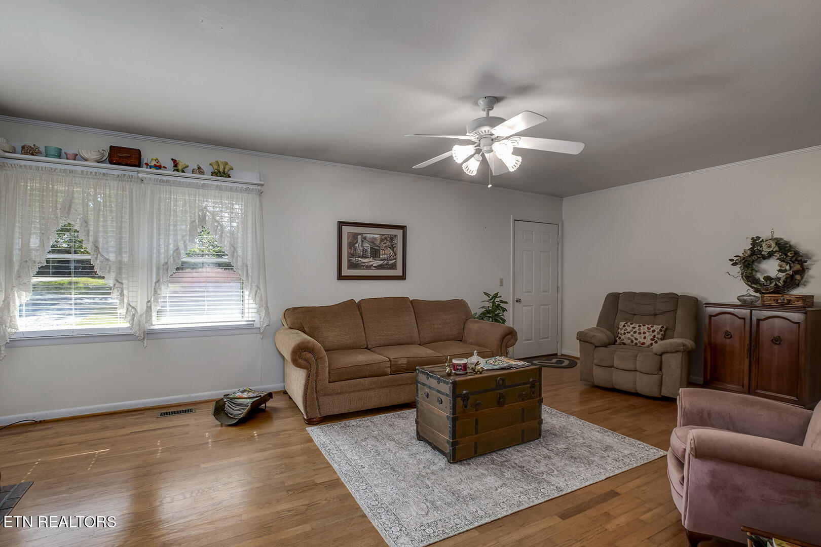 118 Cedar Drive Southeast Decatur, TN 37322 - Photo 8 of 36 08_CedarCircle_118_Living03
