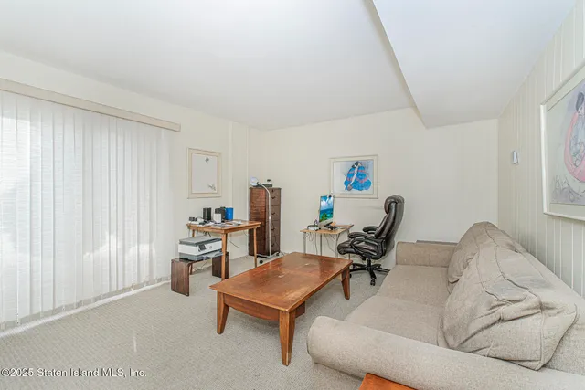 $995,000 | 16 Bowling Green Place | Bulls Head