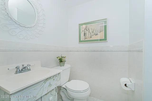 $995,000 | 16 Bowling Green Place | Bulls Head