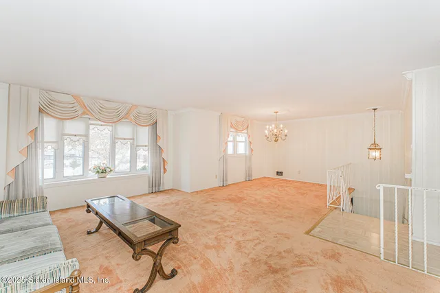 $995,000 | 16 Bowling Green Place | Bulls Head