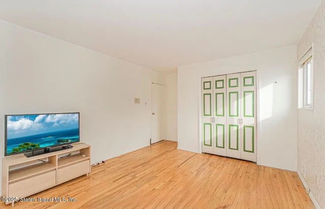 $995,000 | 16 Bowling Green Place | Bulls Head