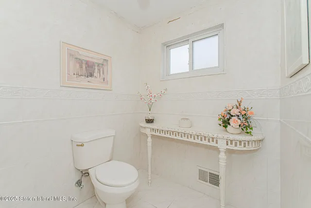 $995,000 | 16 Bowling Green Place | Bulls Head