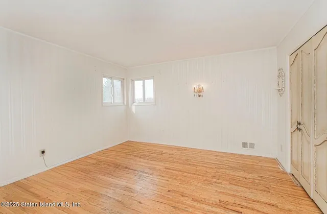 $995,000 | 16 Bowling Green Place | Bulls Head