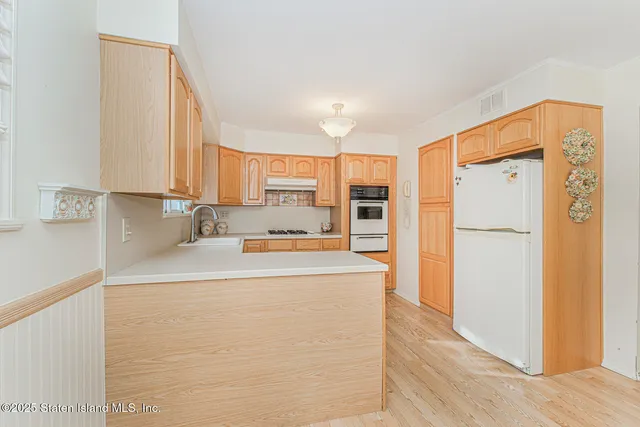 $995,000 | 16 Bowling Green Place | Bulls Head