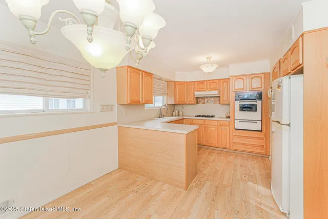 $995,000 | 16 Bowling Green Place | Bulls Head