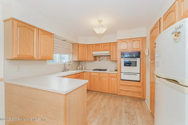 $995,000 | 16 Bowling Green Place | Bulls Head