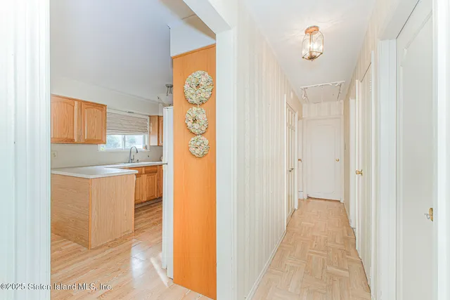 $995,000 | 16 Bowling Green Place | Bulls Head