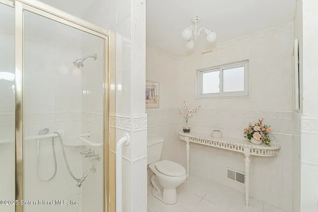 $995,000 | 16 Bowling Green Place | Bulls Head