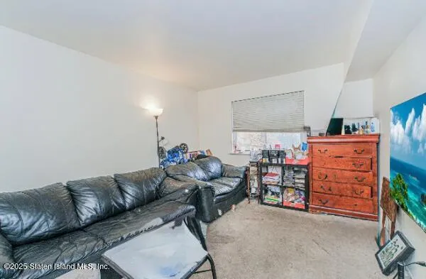 $995,000 | 16 Bowling Green Place | Bulls Head