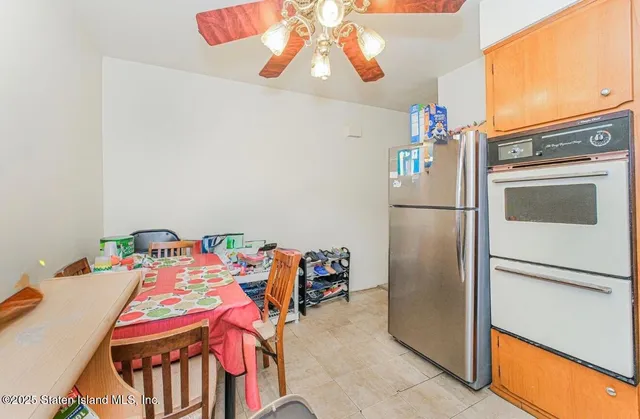 $995,000 | 16 Bowling Green Place | Bulls Head