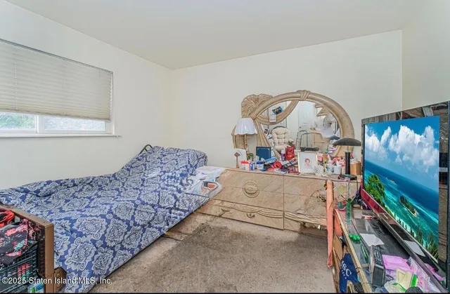 $995,000 | 16 Bowling Green Place | Bulls Head