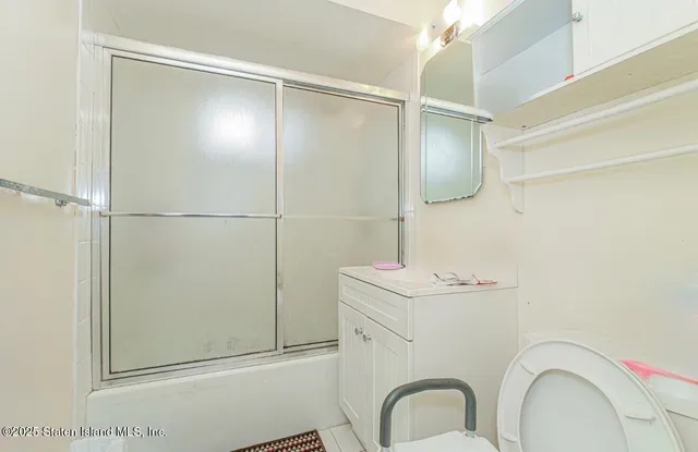 $995,000 | 16 Bowling Green Place | Bulls Head