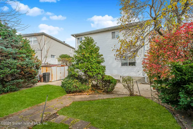 $995,000 | 16 Bowling Green Place | Bulls Head