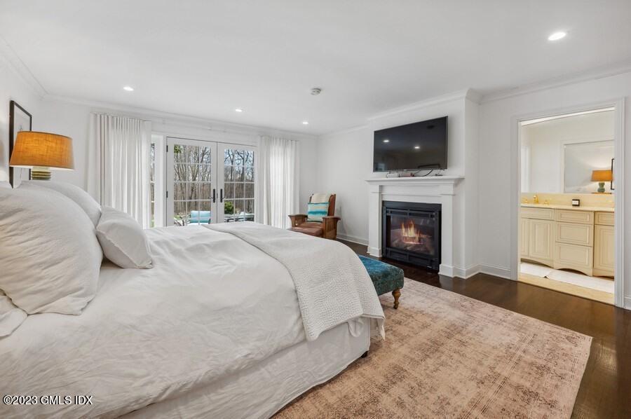 9 Cameron Drive Greenwich, CT 06831 - Photo 20 of 43 a spacious bedroom with a bed and a flat screen tv