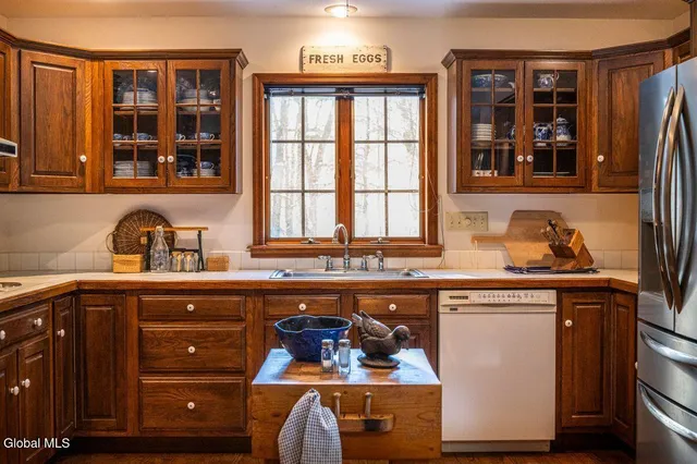 $624,000 | 96 Hunter Lane, Queensbury, NY 12804