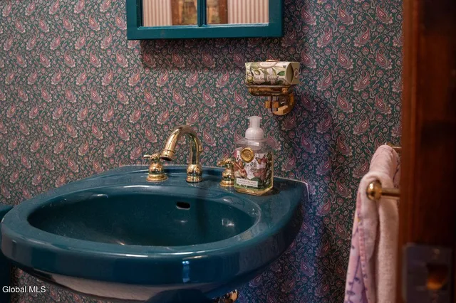 $624,000 | 96 Hunter Lane, Queensbury, NY 12804