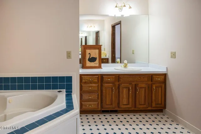 $624,000 | 96 Hunter Lane, Queensbury, NY 12804