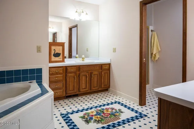 $624,000 | 96 Hunter Lane, Queensbury, NY 12804