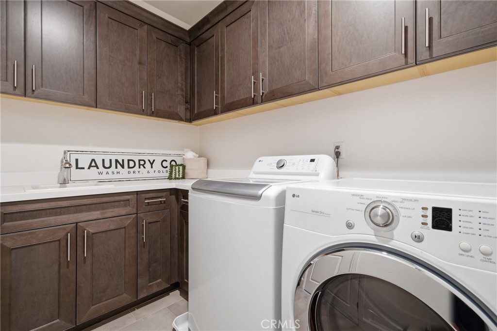 84 Rockinghorse Irvine, CA 92602 - Photo 26 of 41 Laundry Room